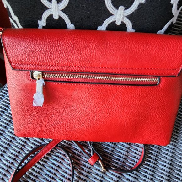 NWT ~ ISABELLE ~ Approved Vegan Crossbody Clutch Purse ~ Gorgeous RED ~ NWT - Picture 3 of 5